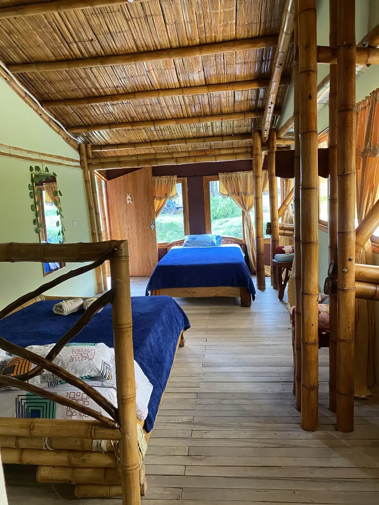 HABITACION FAMILIAR PREMIUM - ECOHOTEL SEMILLA Y VIDA (Inza, Cauca) - 1-4.webp